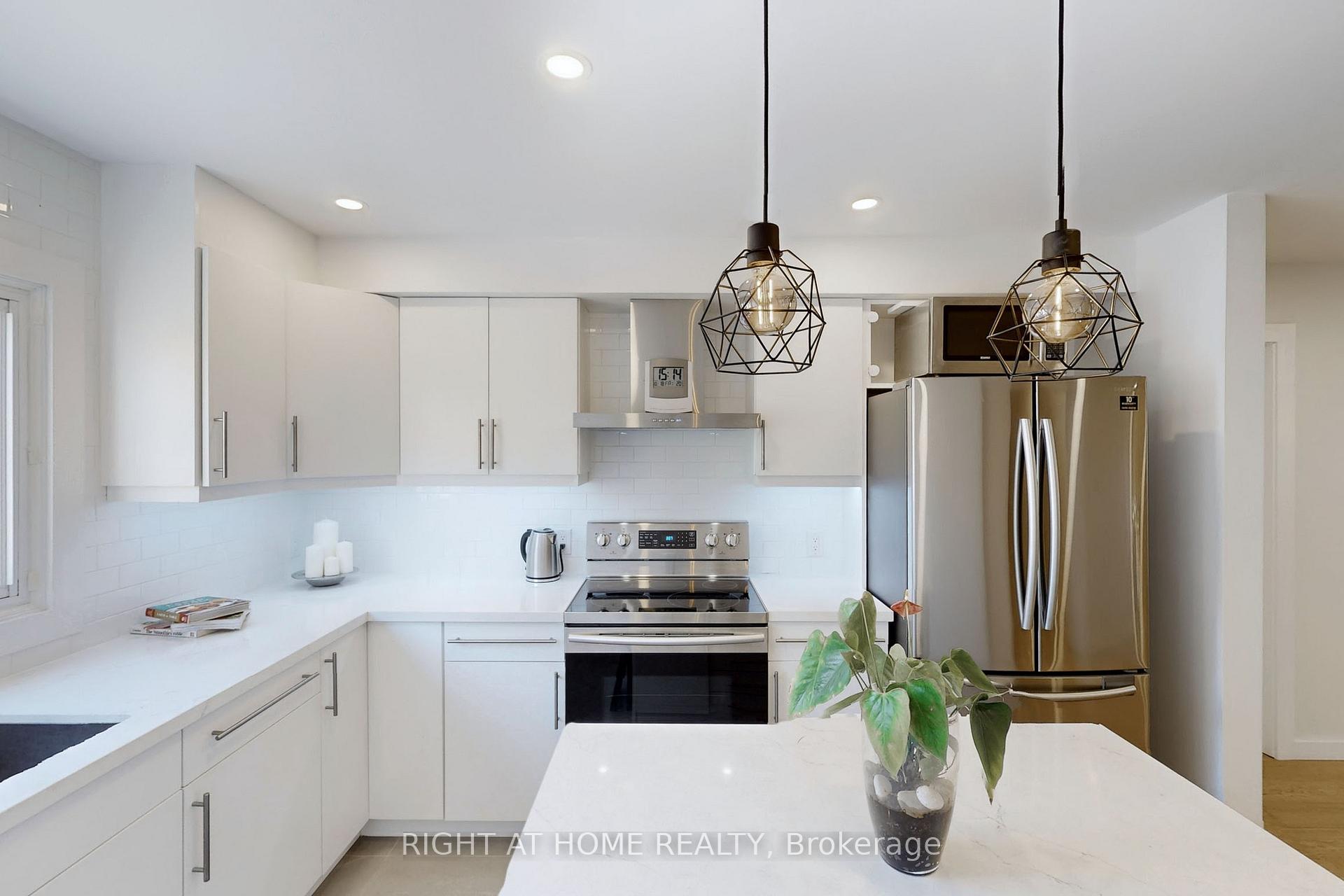 Photo 8 of Unit 6, 400 Bloor Street, Mississauga, Mississauga Valleys — HOMEH