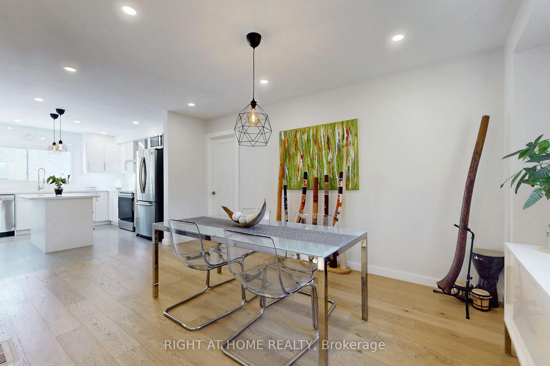Photo 9 of Unit 6, 400 Bloor Street, Mississauga, Mississauga Valleys — HOMEH