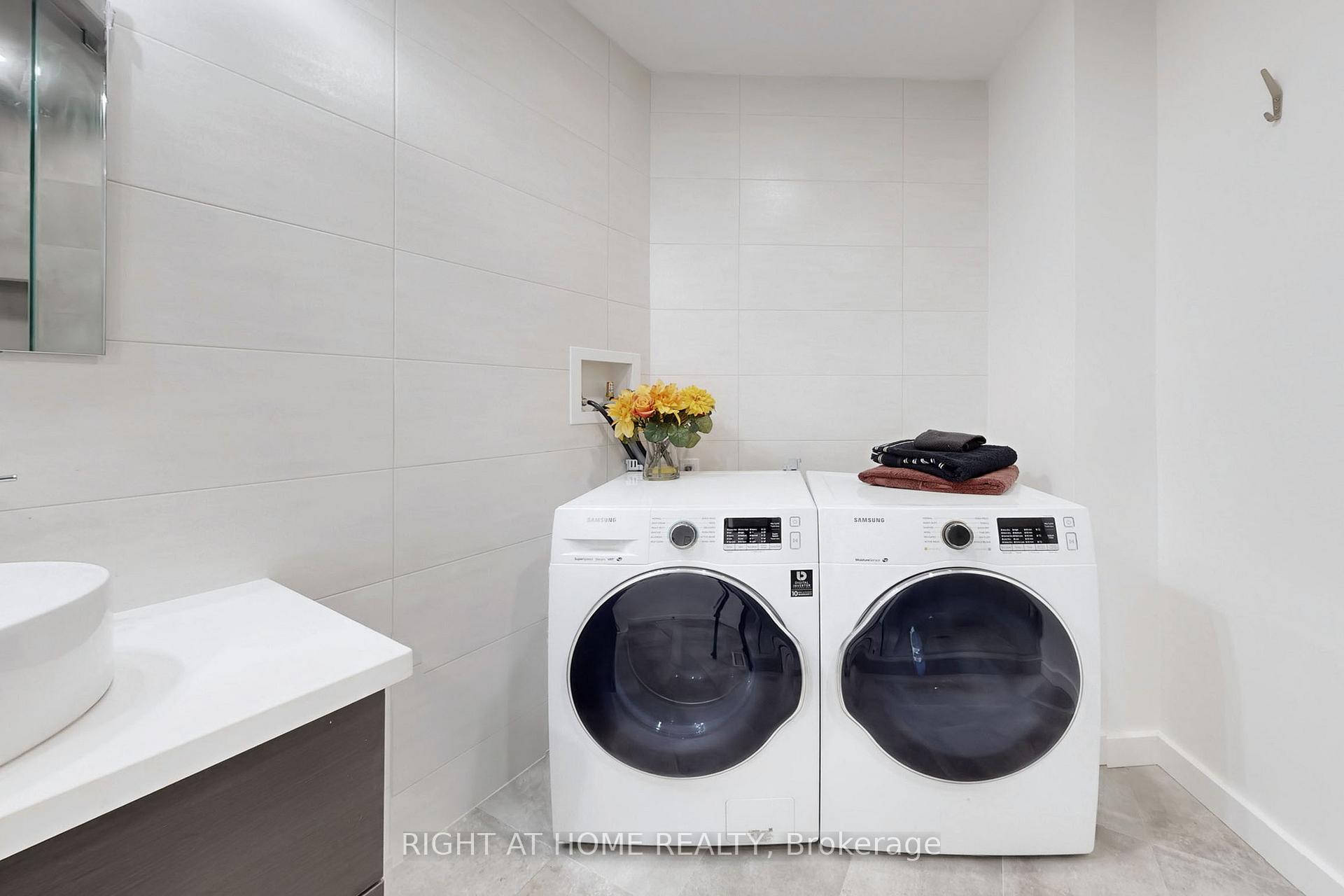 Photo 15 of Unit 6, 400 Bloor Street, Mississauga, Mississauga Valleys — HOMEH