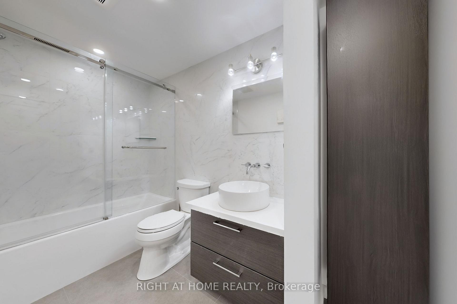 Photo 18 of Unit 6, 400 Bloor Street, Mississauga, Mississauga Valleys — HOMEH