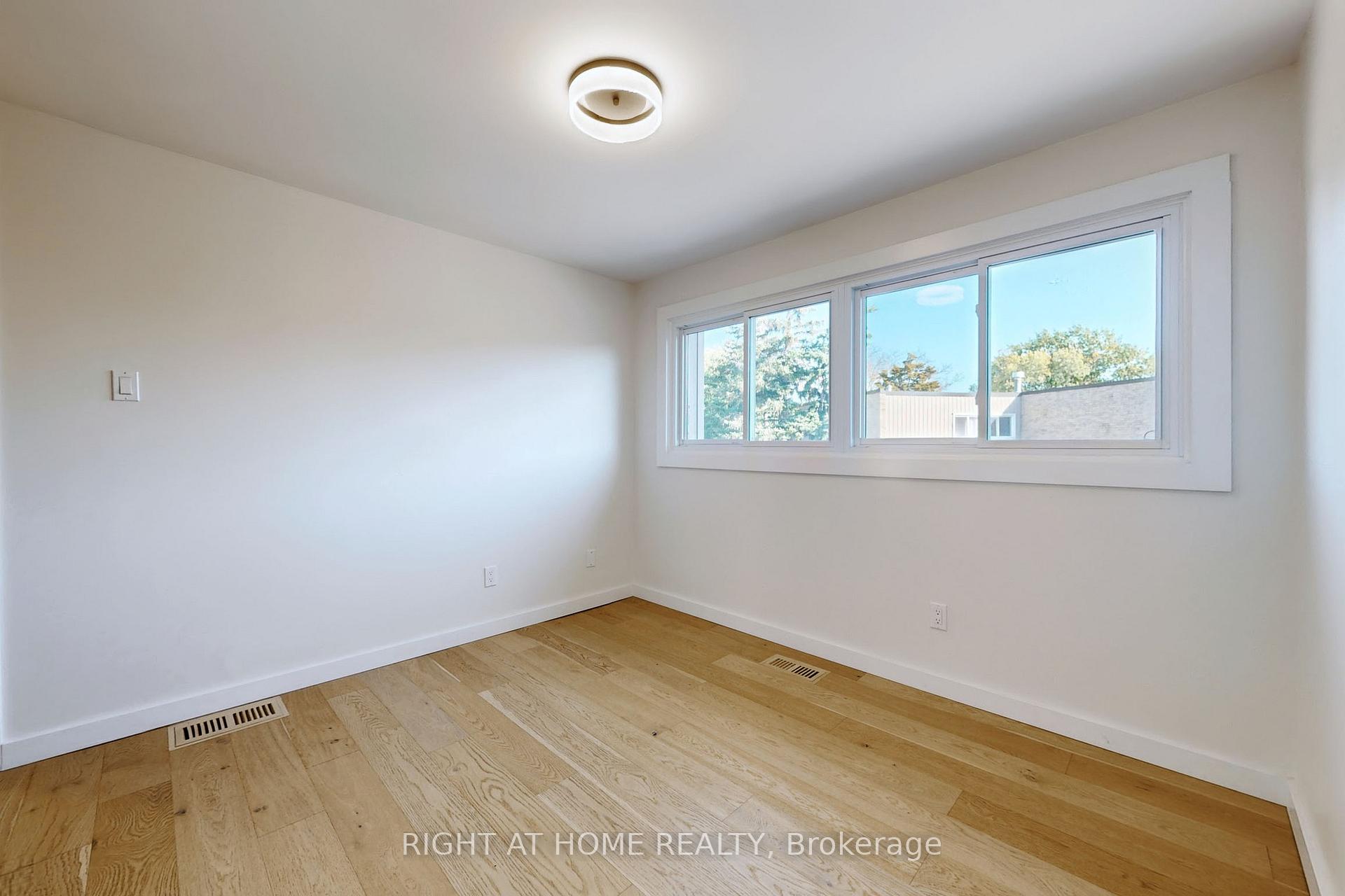 Photo 23 of Unit 6, 400 Bloor Street, Mississauga, Mississauga Valleys — HOMEH