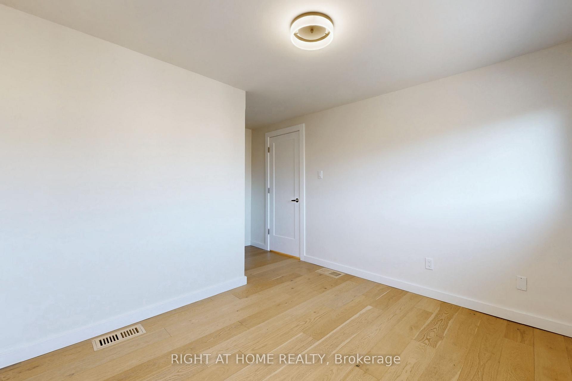 Photo 24 of Unit 6, 400 Bloor Street, Mississauga, Mississauga Valleys — HOMEH