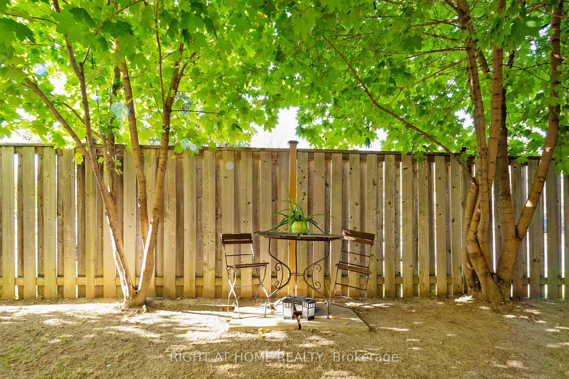 Photo 25 of Unit 6, 400 Bloor Street, Mississauga, Mississauga Valleys — HOMEH