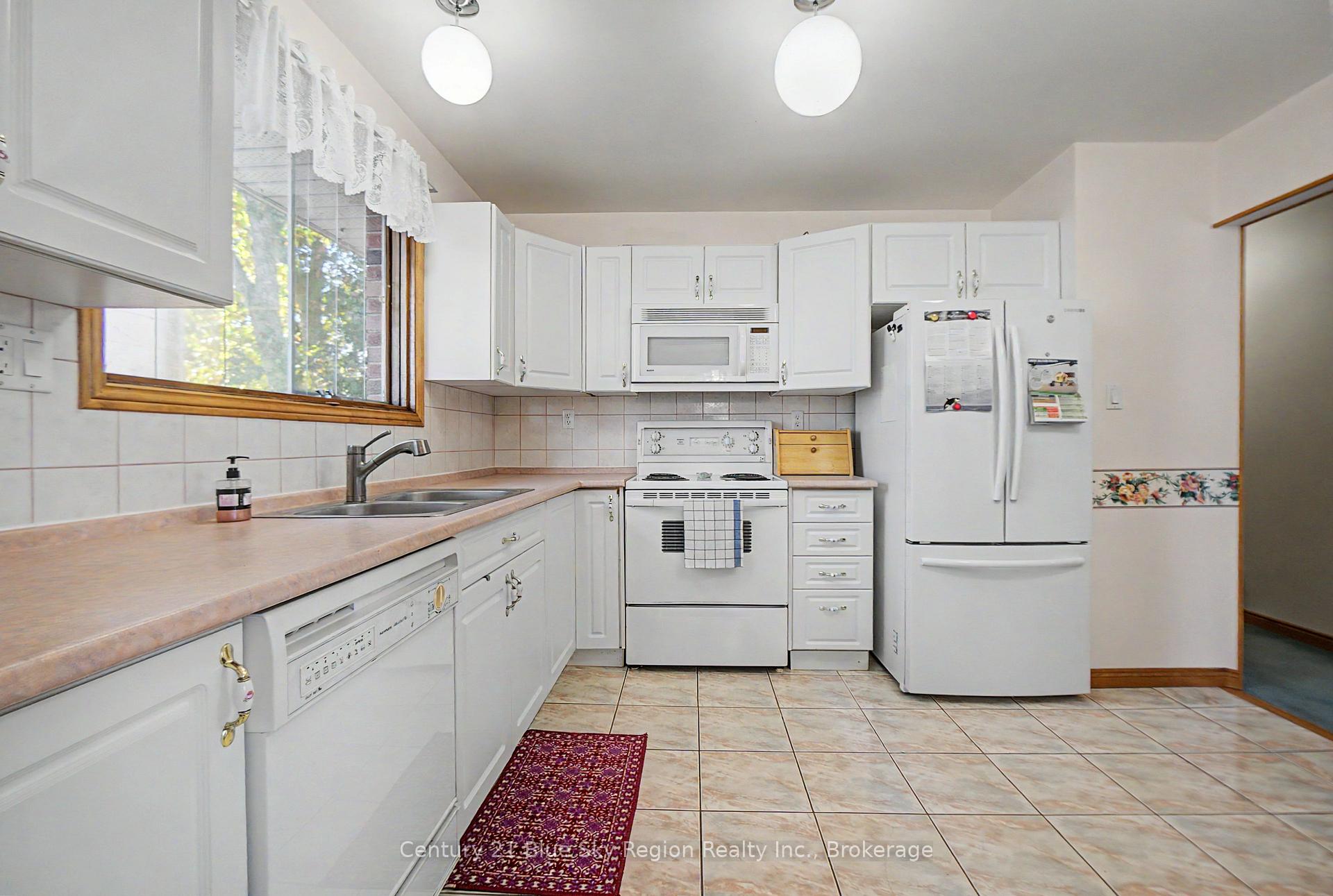 Photo 10 of 29 Beaver Crescent, North Bay, Ferris — HOMEH