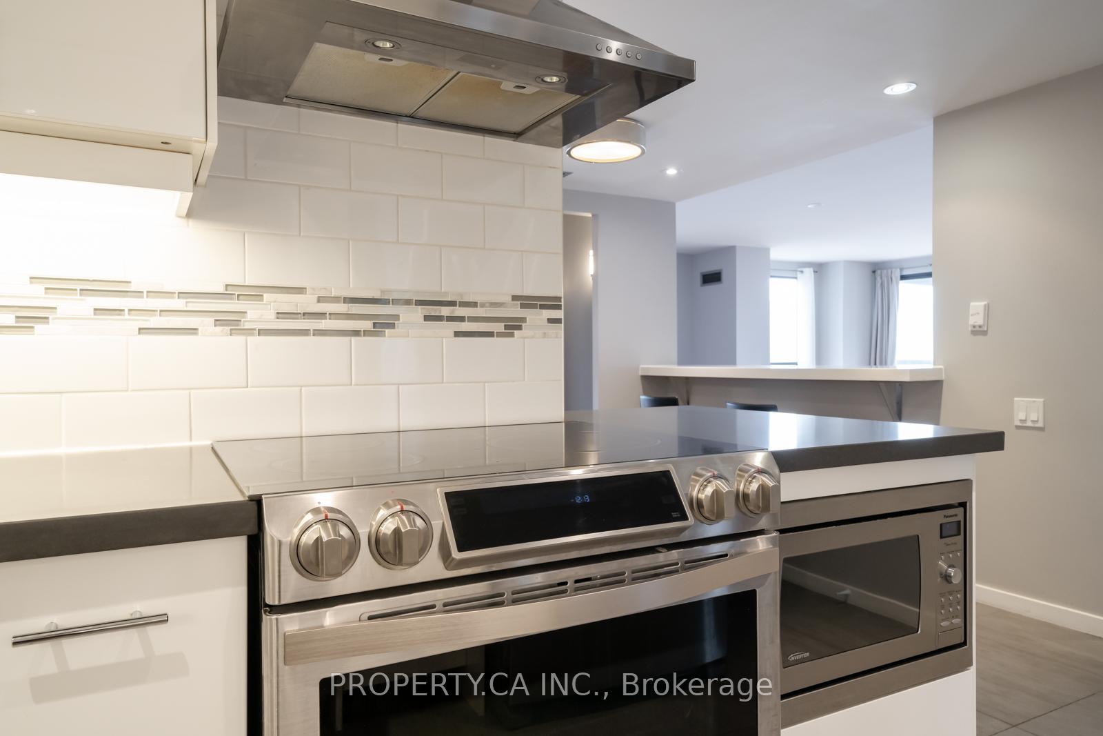 Photo 9 of Unit 1202, 1 Concorde Place, North York, Banbury-Don Mills — HOMEH