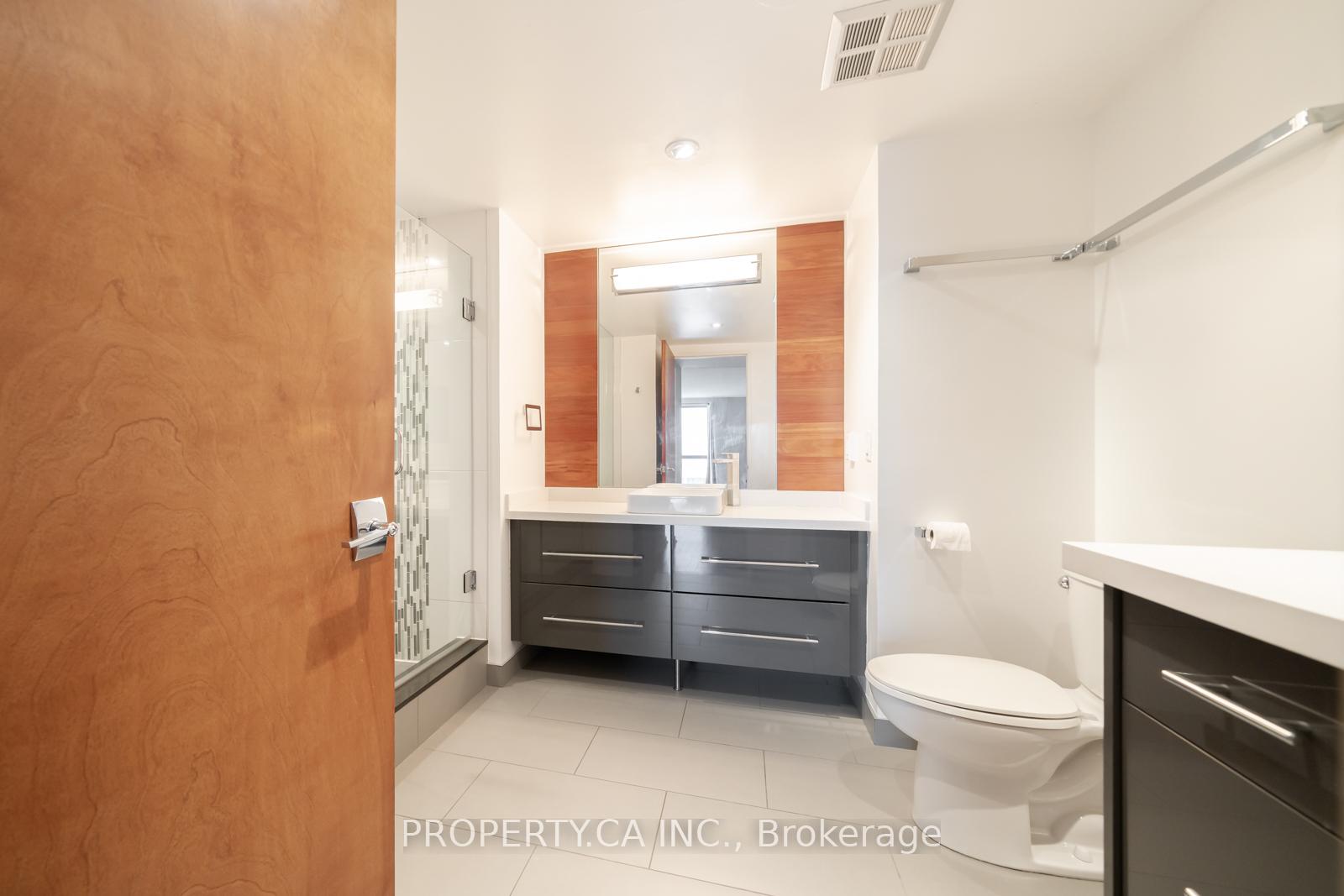 Photo 23 of Unit 1202, 1 Concorde Place, North York, Banbury-Don Mills — HOMEH