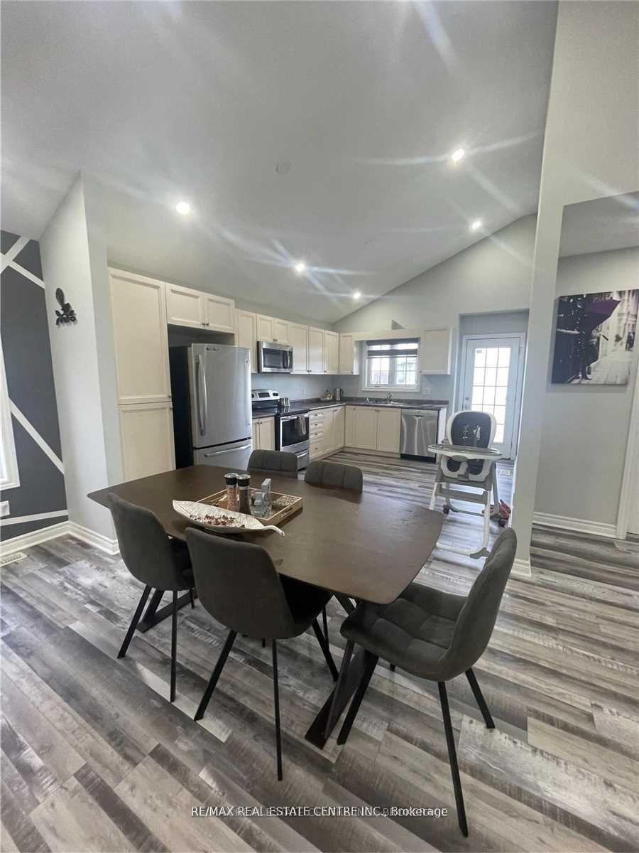 Photo 7 of Unit A, 196 Woodbine Avenue, Kitchener, Huron Park — HOMEH