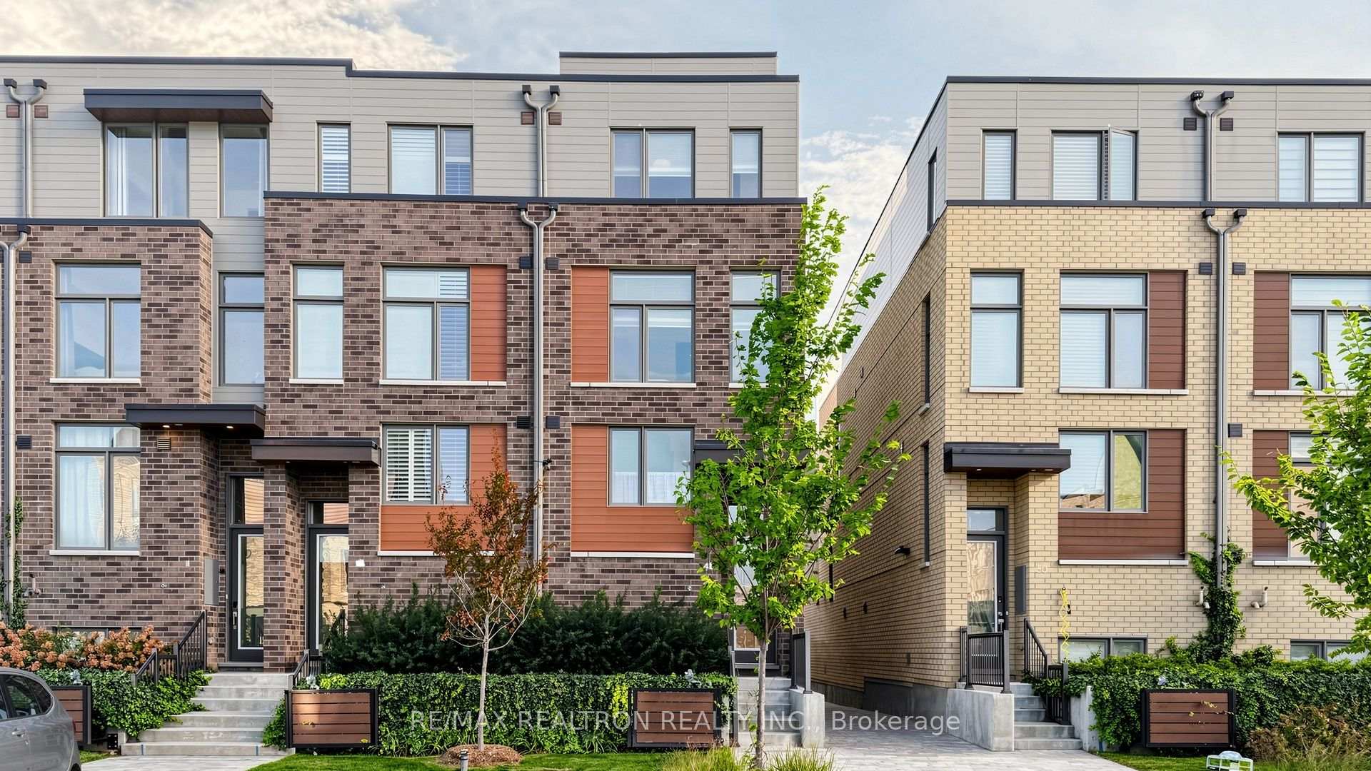 Photo 5 of 48 Hooyo Terrace, Toronto, Englemount-Lawrence — HOMEH