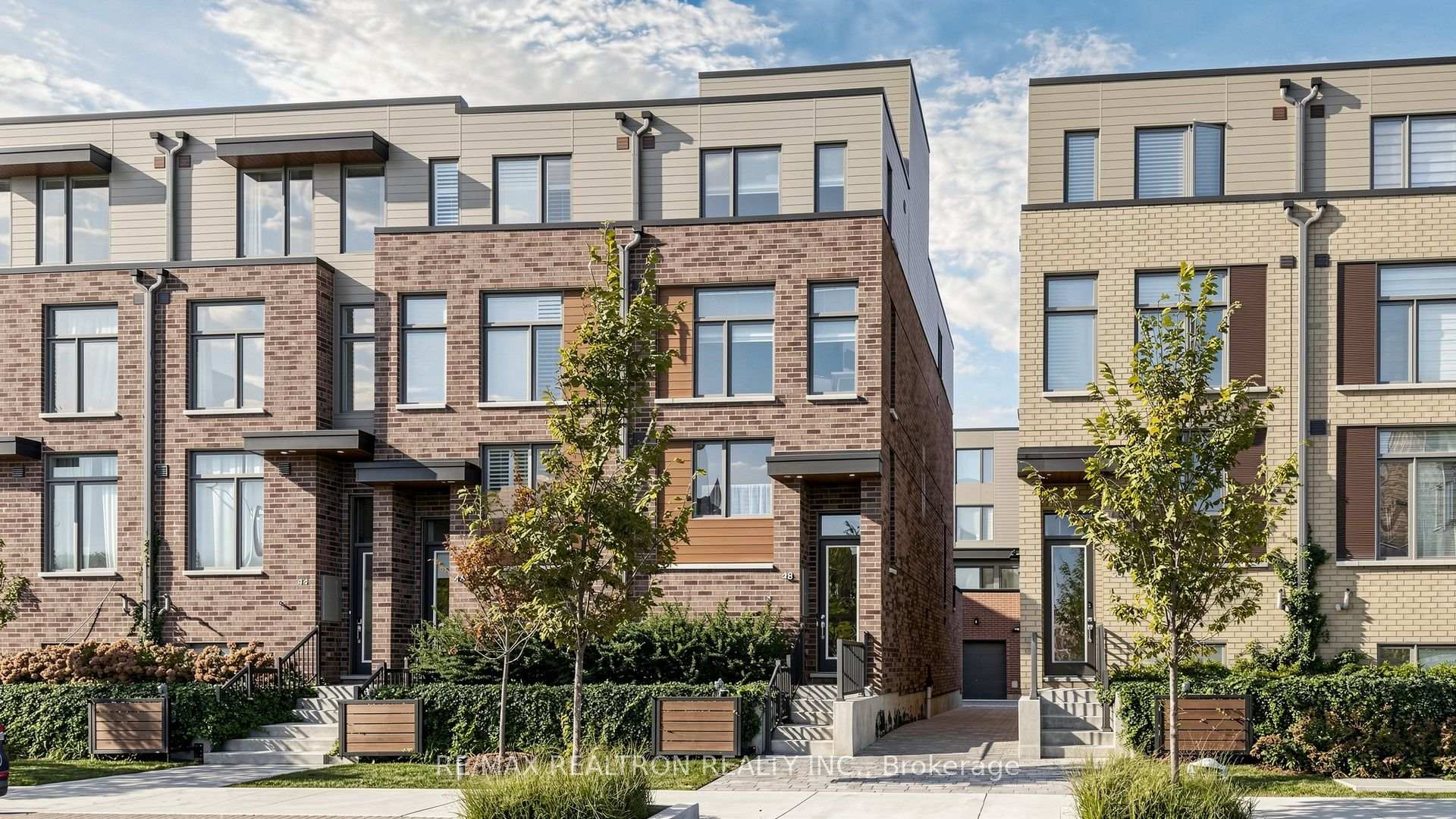 Photo 10 of 48 Hooyo Terrace, Toronto, Englemount-Lawrence — HOMEH