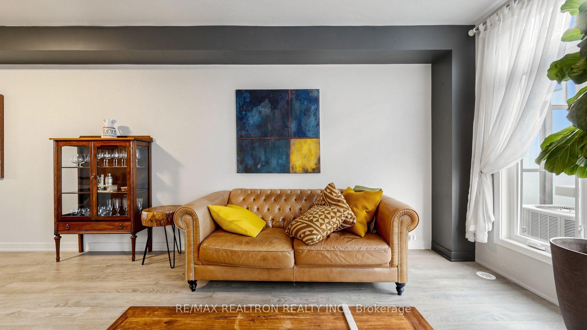 Photo 17 of 48 Hooyo Terrace, Toronto, Englemount-Lawrence — HOMEH