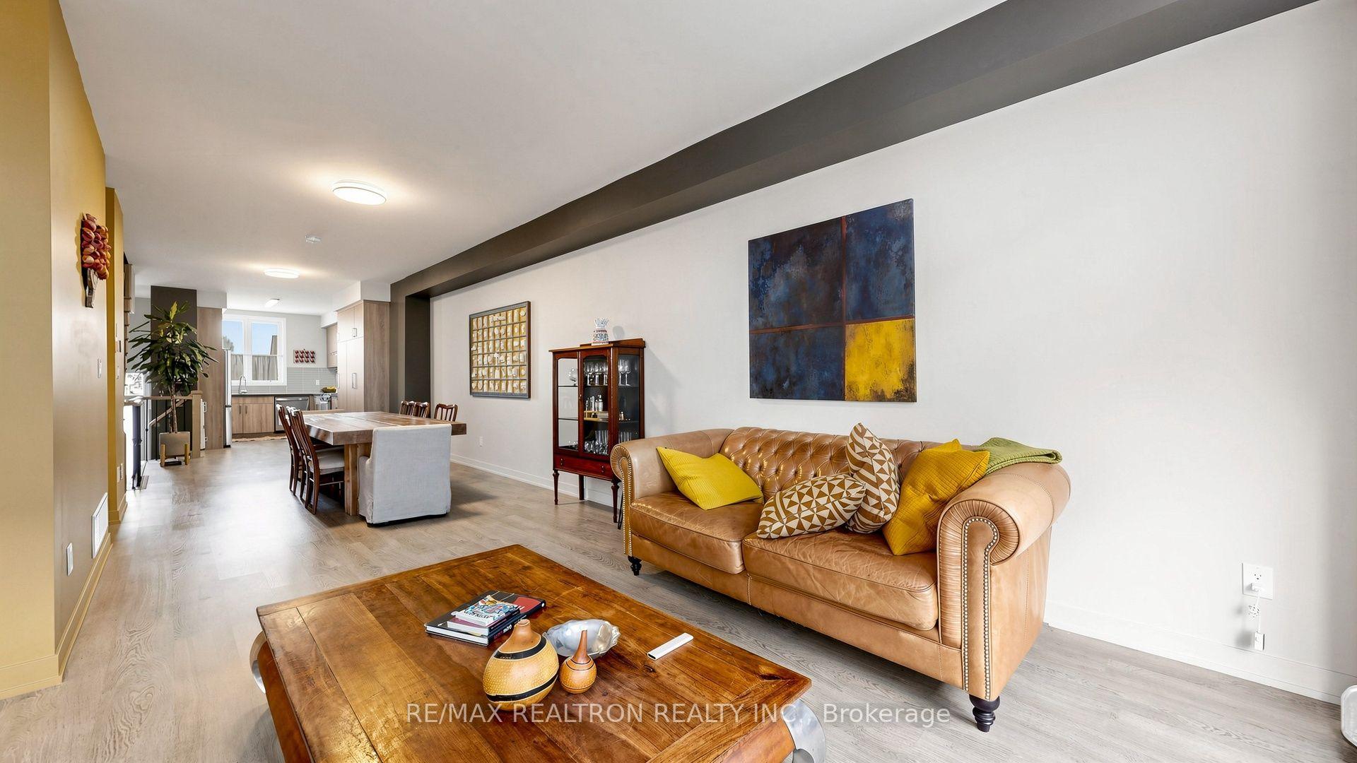 Photo 11 of 48 Hooyo Terrace, Toronto, Englemount-Lawrence — HOMEH