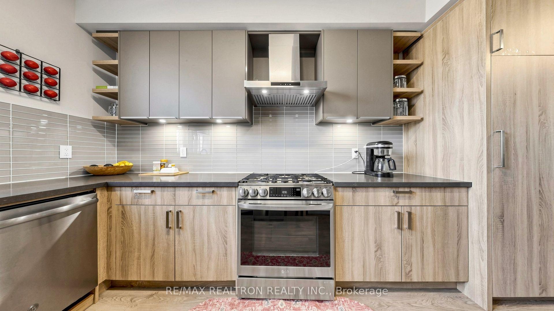 Photo 12 of 48 Hooyo Terrace, Toronto, Englemount-Lawrence — HOMEH