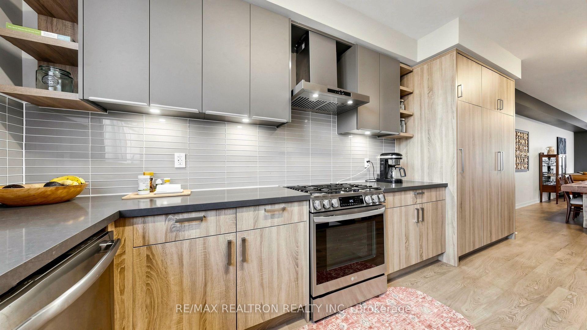 Photo 20 of 48 Hooyo Terrace, Toronto, Englemount-Lawrence — HOMEH