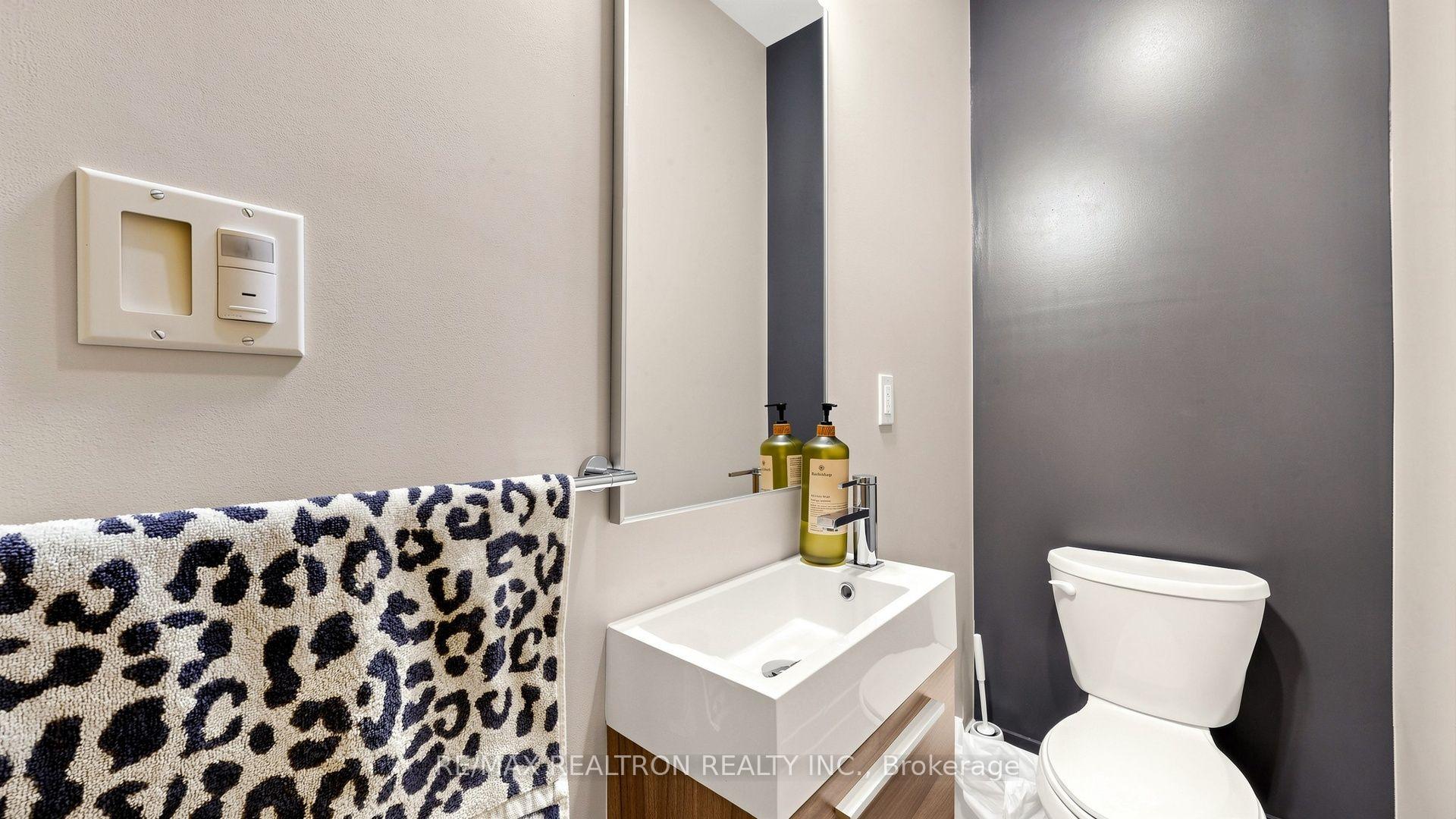 Photo 22 of 48 Hooyo Terrace, Toronto, Englemount-Lawrence — HOMEH
