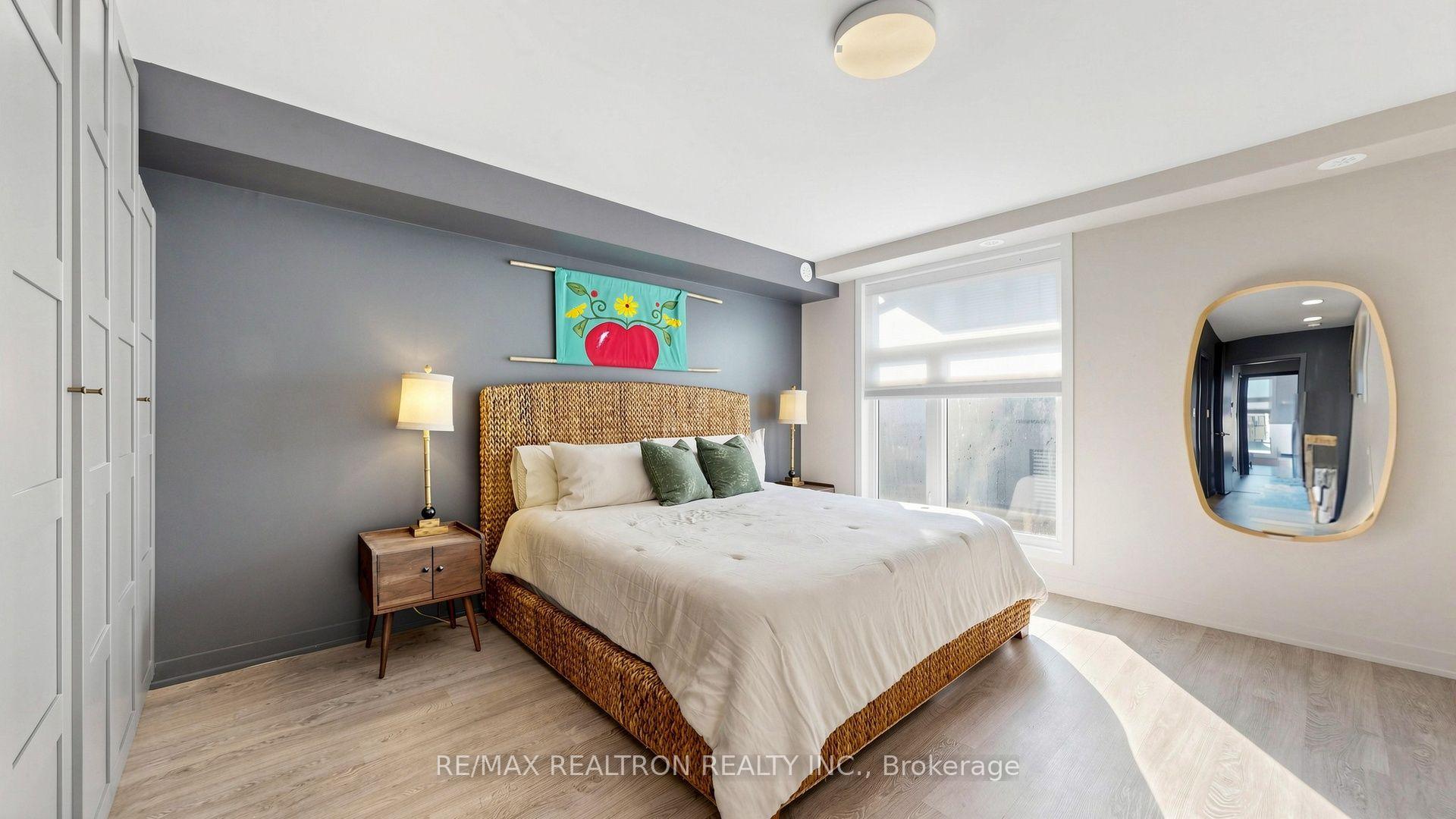 Photo 25 of 48 Hooyo Terrace, Toronto, Englemount-Lawrence — HOMEH