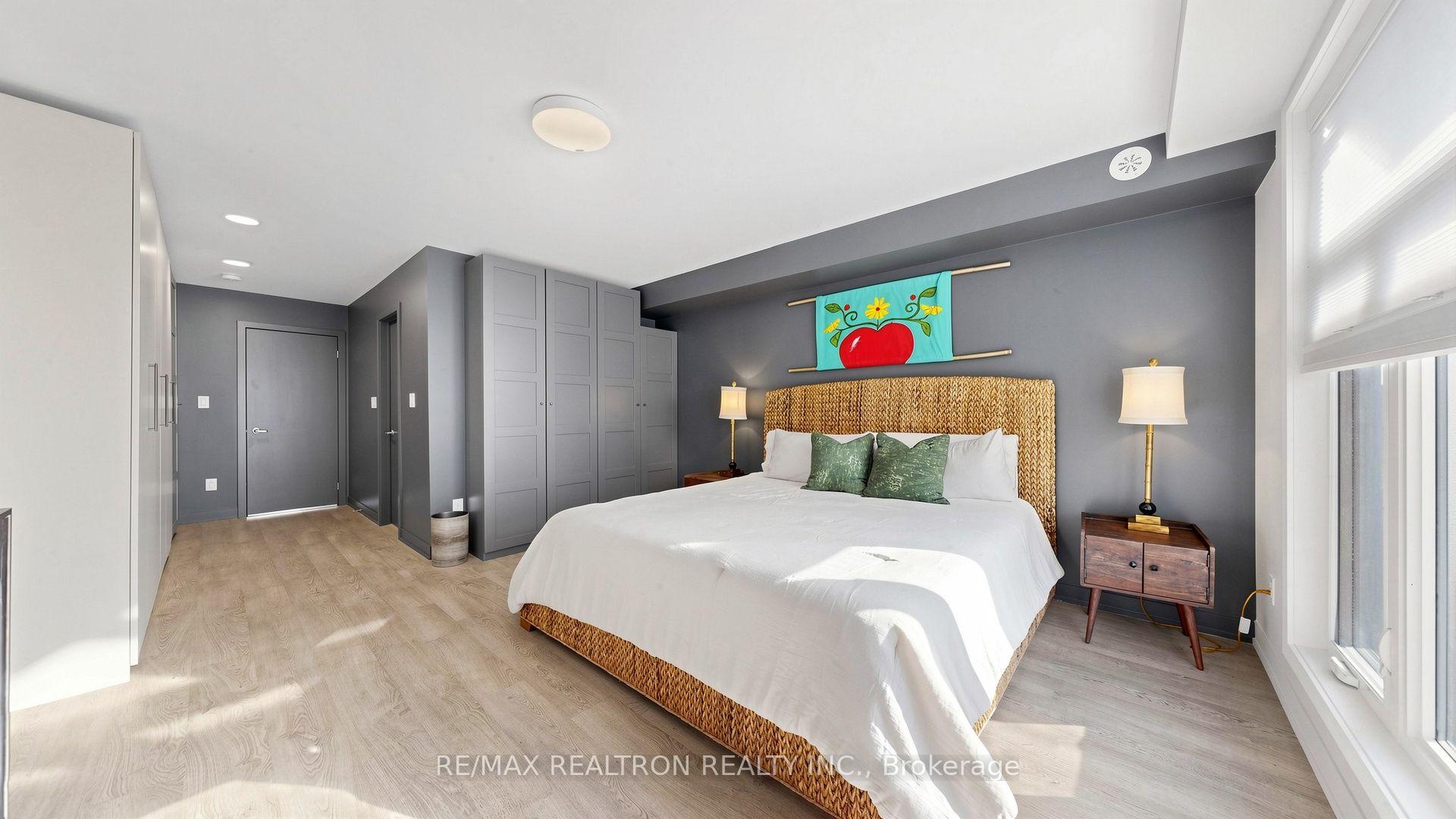 Photo 27 of 48 Hooyo Terrace, Toronto, Englemount-Lawrence — HOMEH
