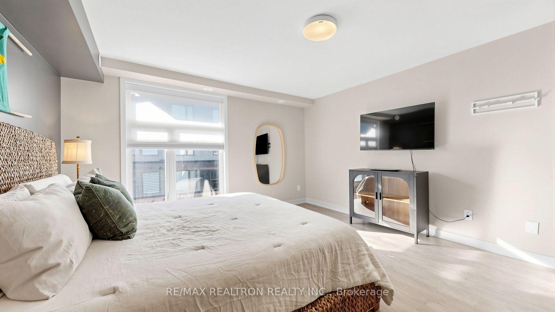 Photo 26 of 48 Hooyo Terrace, Toronto, Englemount-Lawrence — HOMEH