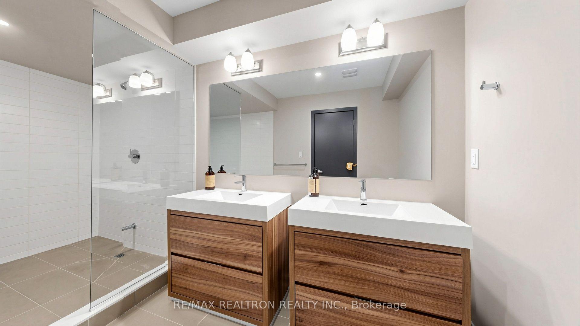 Photo 28 of 48 Hooyo Terrace, Toronto, Englemount-Lawrence — HOMEH