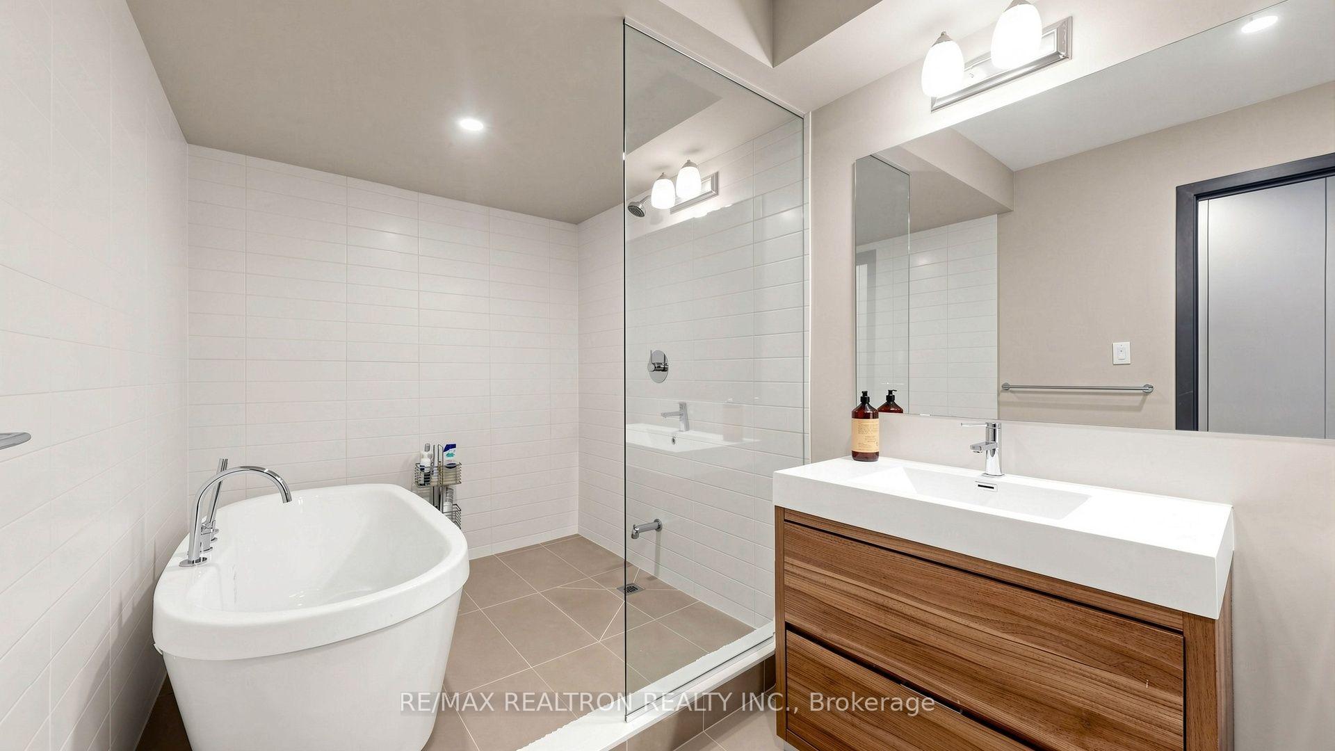 Photo 29 of 48 Hooyo Terrace, Toronto, Englemount-Lawrence — HOMEH