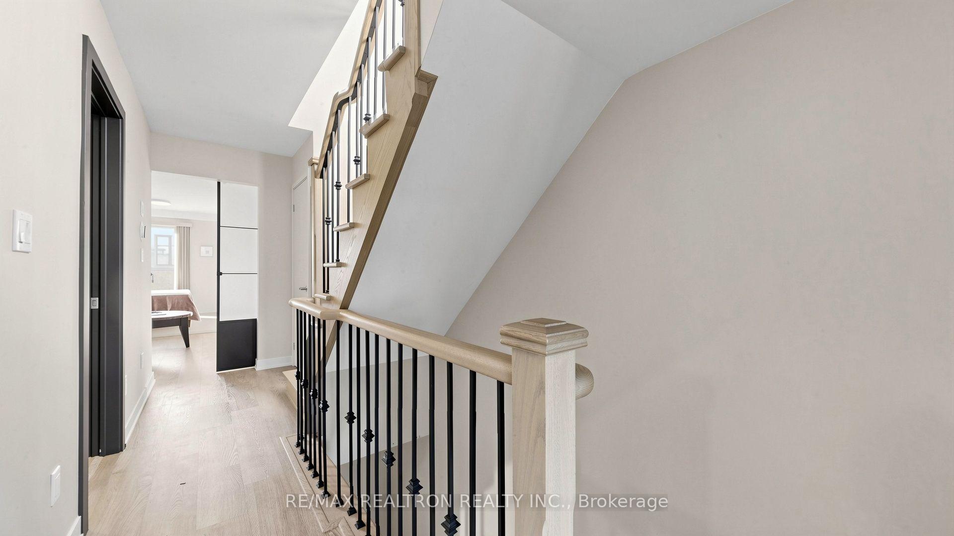 Photo 36 of 48 Hooyo Terrace, Toronto, Englemount-Lawrence — HOMEH