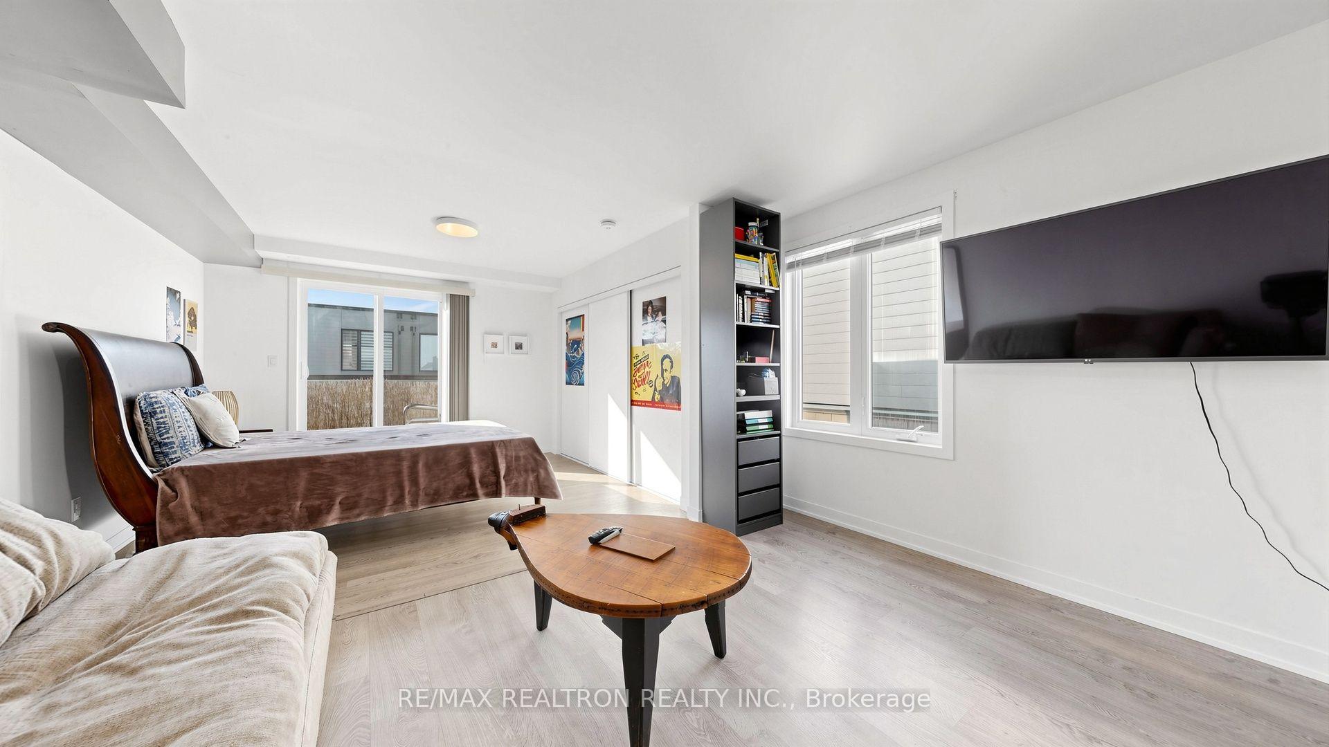 Photo 39 of 48 Hooyo Terrace, Toronto, Englemount-Lawrence — HOMEH