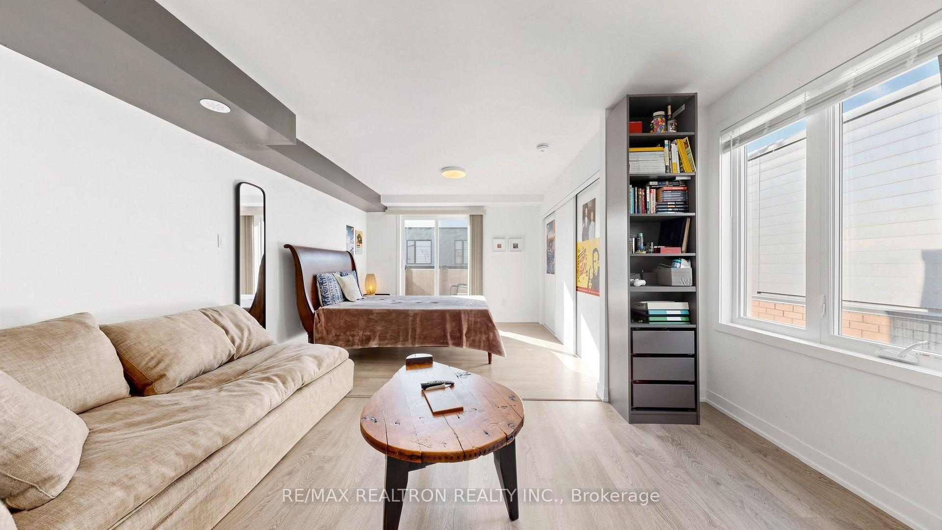 Photo 40 of 48 Hooyo Terrace, Toronto, Englemount-Lawrence — HOMEH