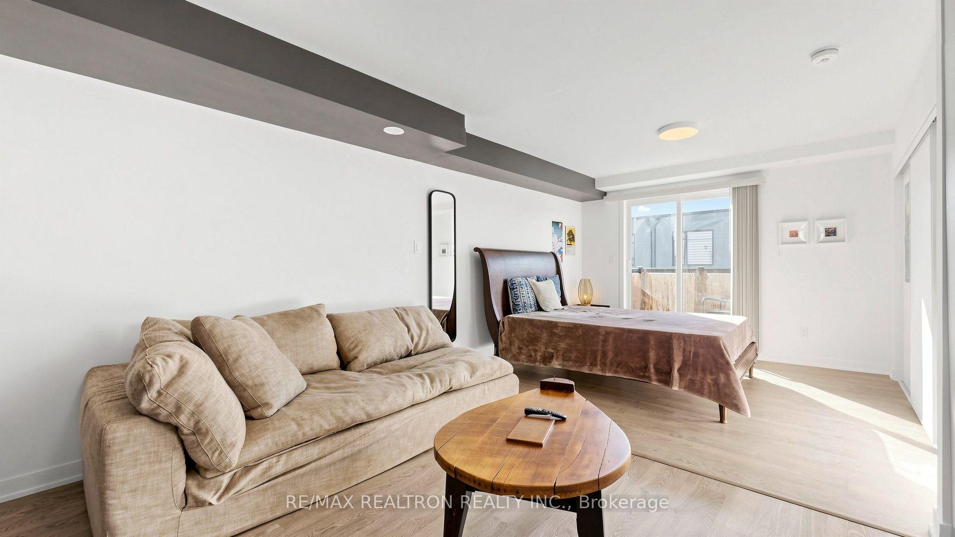 Photo 42 of 48 Hooyo Terrace, Toronto, Englemount-Lawrence — HOMEH