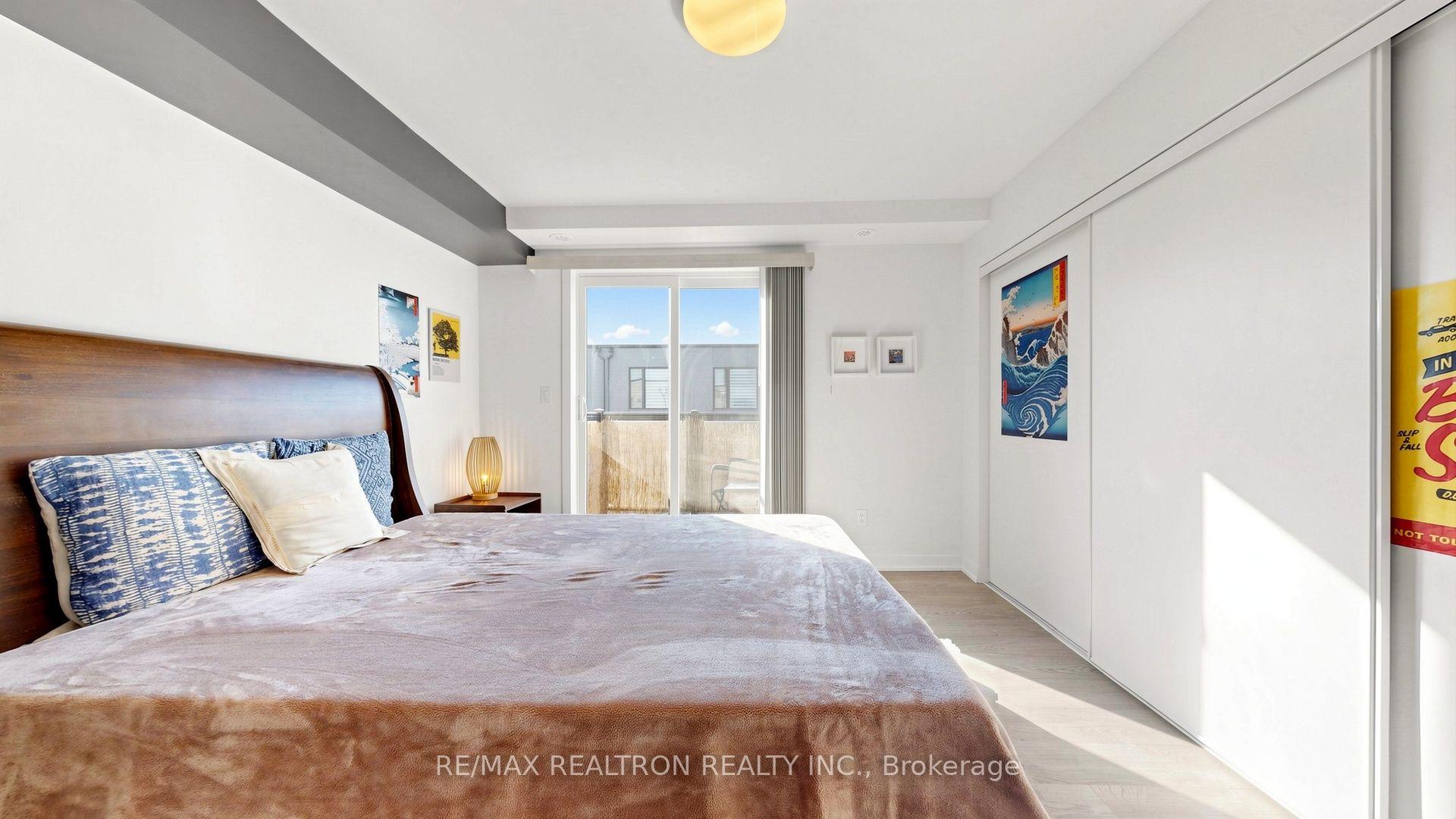Photo 43 of 48 Hooyo Terrace, Toronto, Englemount-Lawrence — HOMEH