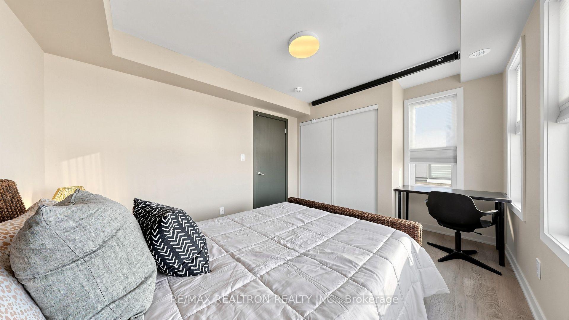 Photo 38 of 48 Hooyo Terrace, Toronto, Englemount-Lawrence — HOMEH