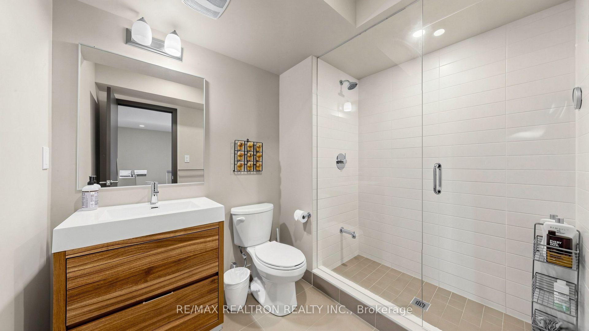 Photo 44 of 48 Hooyo Terrace, Toronto, Englemount-Lawrence — HOMEH