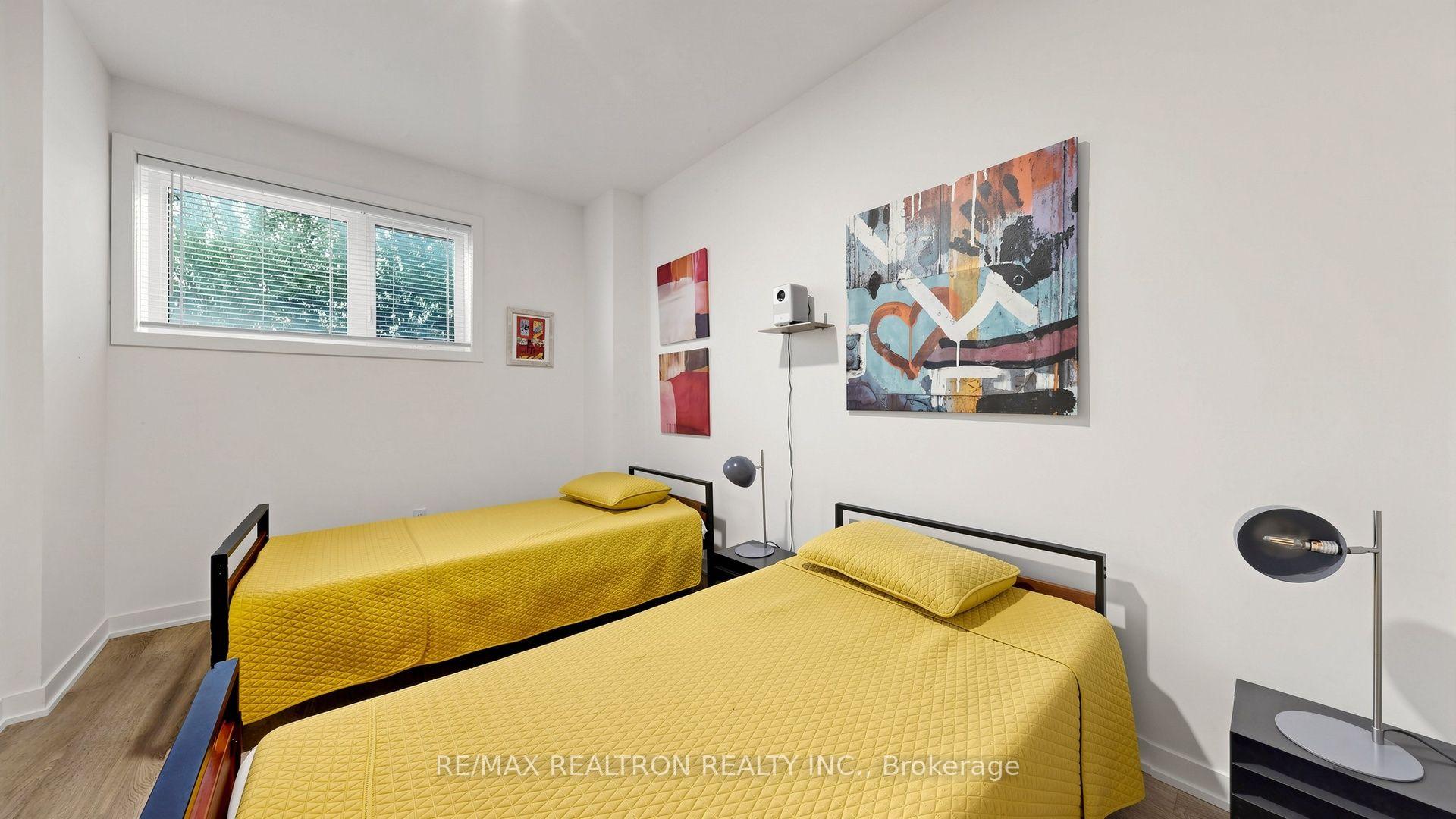 Photo 46 of 48 Hooyo Terrace, Toronto, Englemount-Lawrence — HOMEH