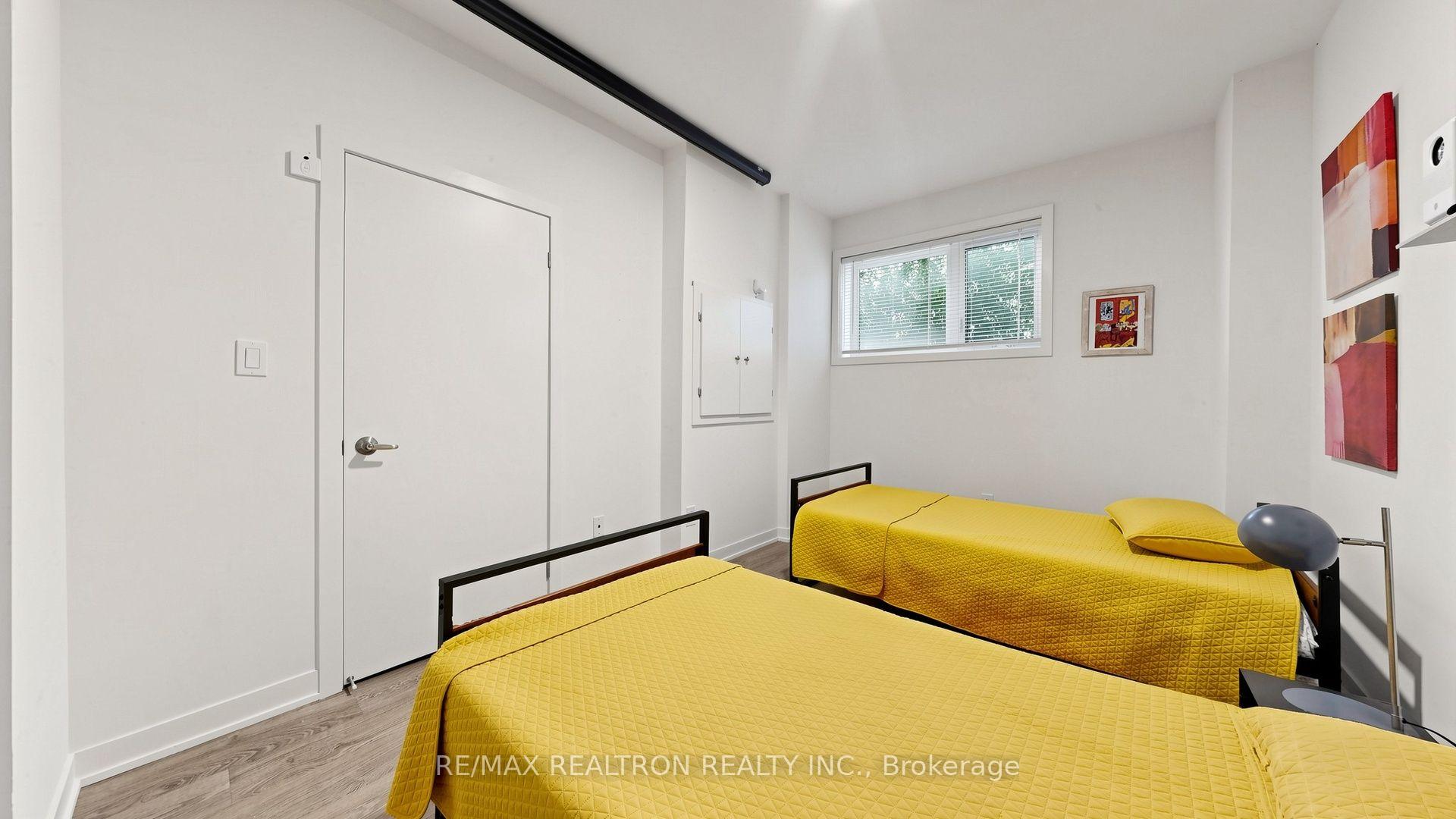 Photo 47 of 48 Hooyo Terrace, Toronto, Englemount-Lawrence — HOMEH