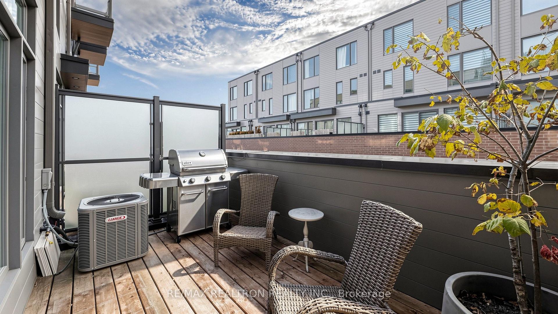 Photo 23 of 48 Hooyo Terrace, Toronto, Englemount-Lawrence — HOMEH