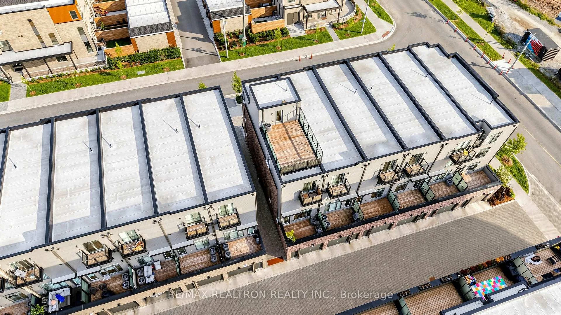 Photo 54 of 48 Hooyo Terrace, Toronto, Englemount-Lawrence — HOMEH