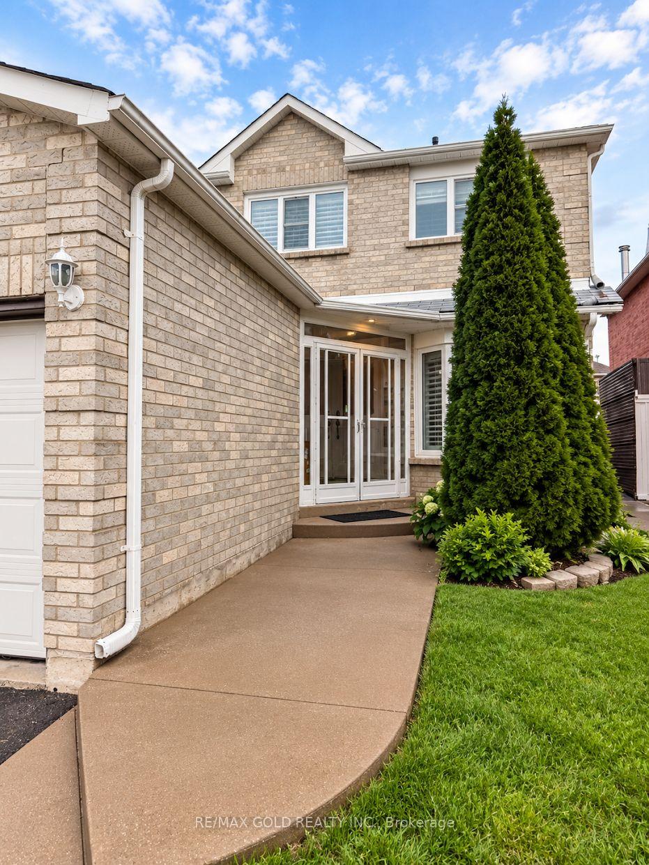 Photo 2 of 46 Songsparrow Drive, Brampton, Fletcher's Creek South — HOMEH