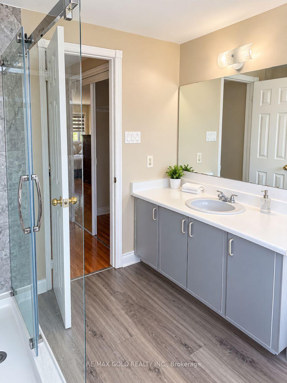 Photo 8 of 46 Songsparrow Drive, Brampton, Fletcher's Creek South — HOMEH