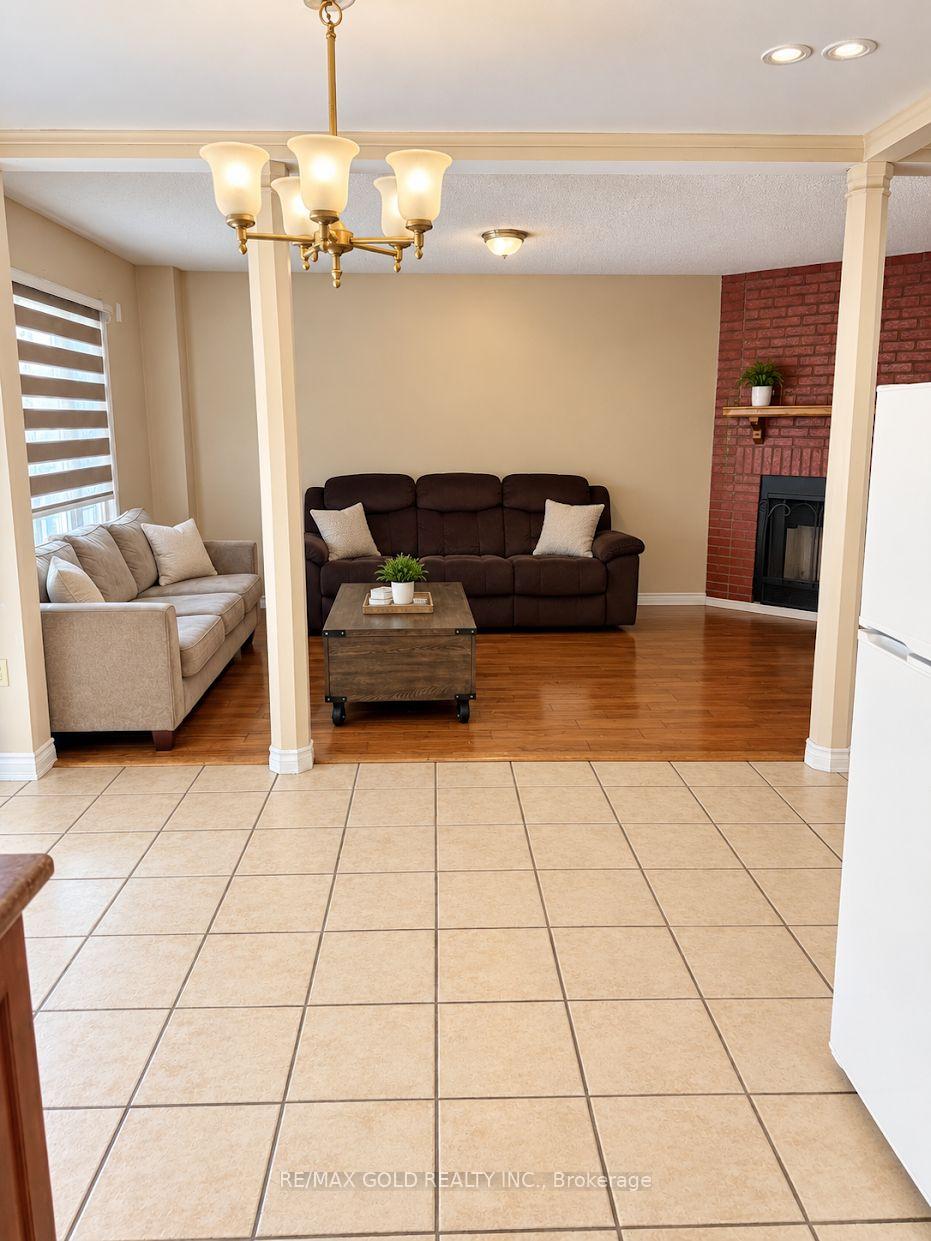 Photo 10 of 46 Songsparrow Drive, Brampton, Fletcher's Creek South — HOMEH