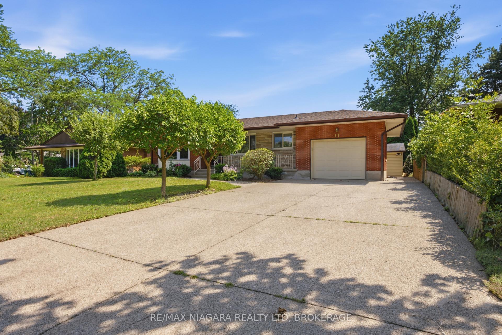Photo 2 of 11 Richelieu Drive, St. Catharines, Vine/Linwell — HOMEH