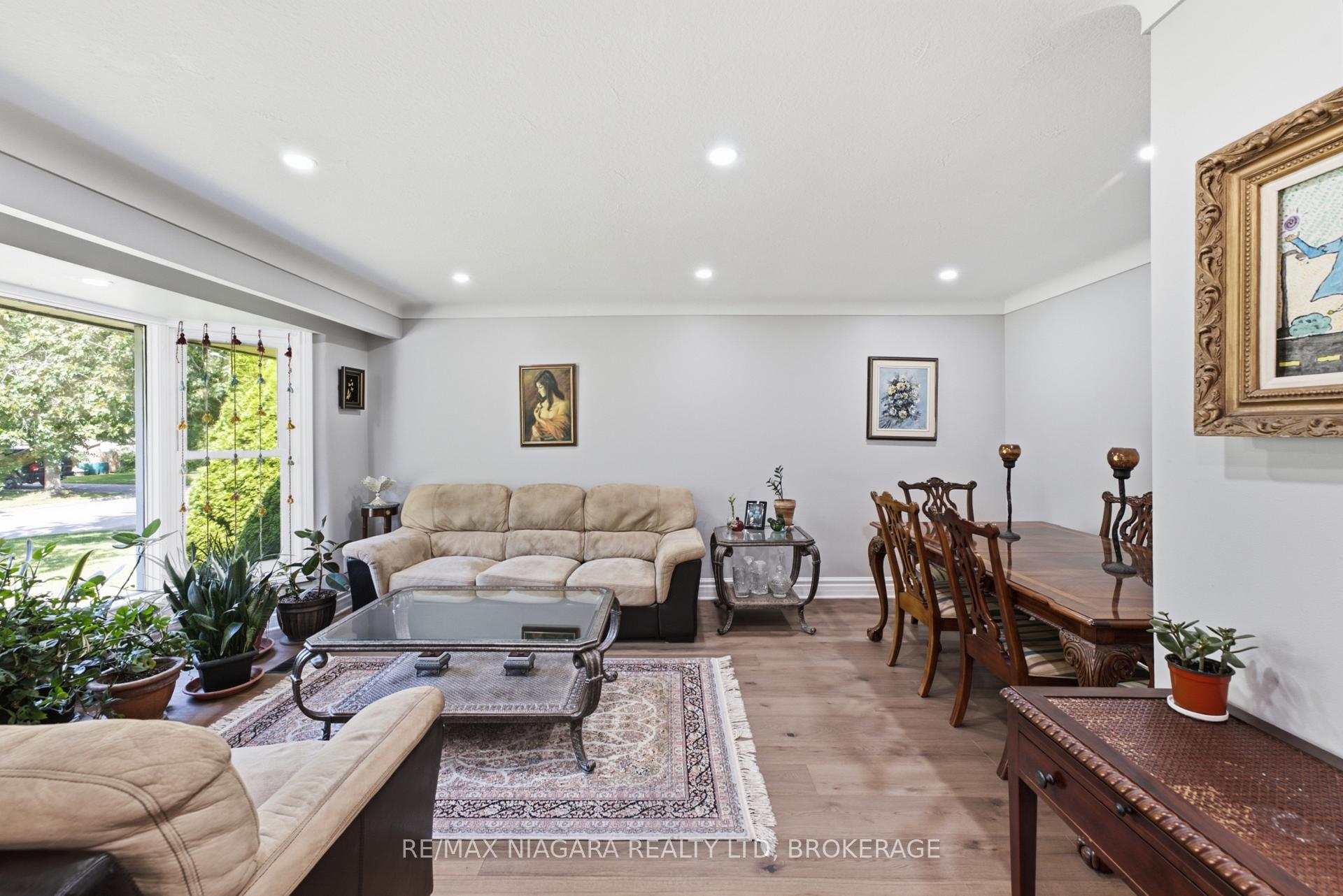 Photo 4 of 11 Richelieu Drive, St. Catharines, Vine/Linwell — HOMEH