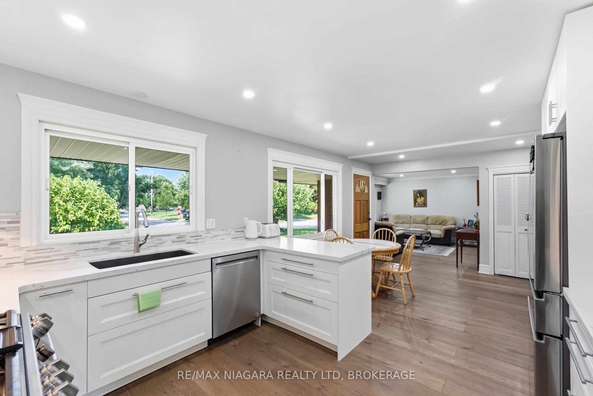 Photo 7 of 11 Richelieu Drive, St. Catharines, Vine/Linwell — HOMEH