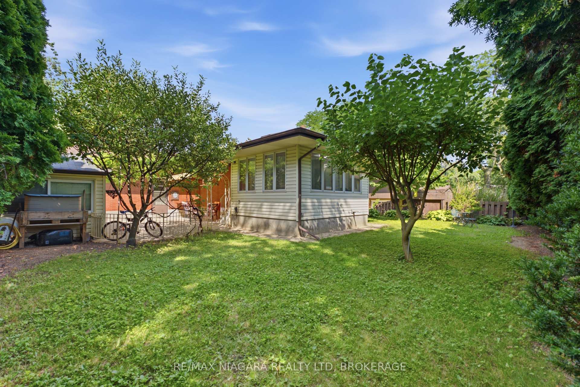 Photo 28 of 11 Richelieu Drive, St. Catharines, Vine/Linwell — HOMEH