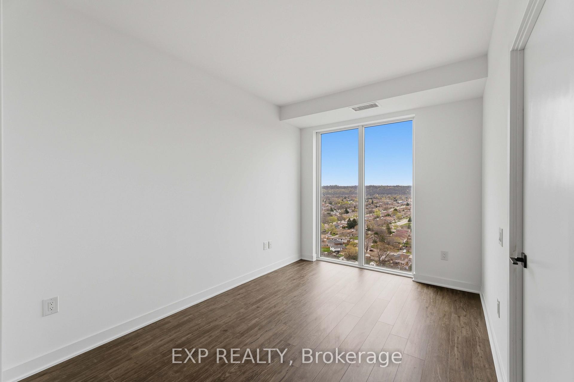 Photo 5 of Unit 1119, 2782 Barton Street E, Hamilton, Riverdale — HOMEH