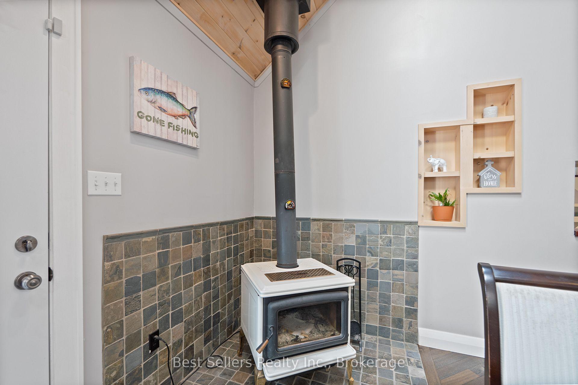 Photo 9 of 1622 Houseys Rapids Road, Gravenhurst, Ryde — HOMEH