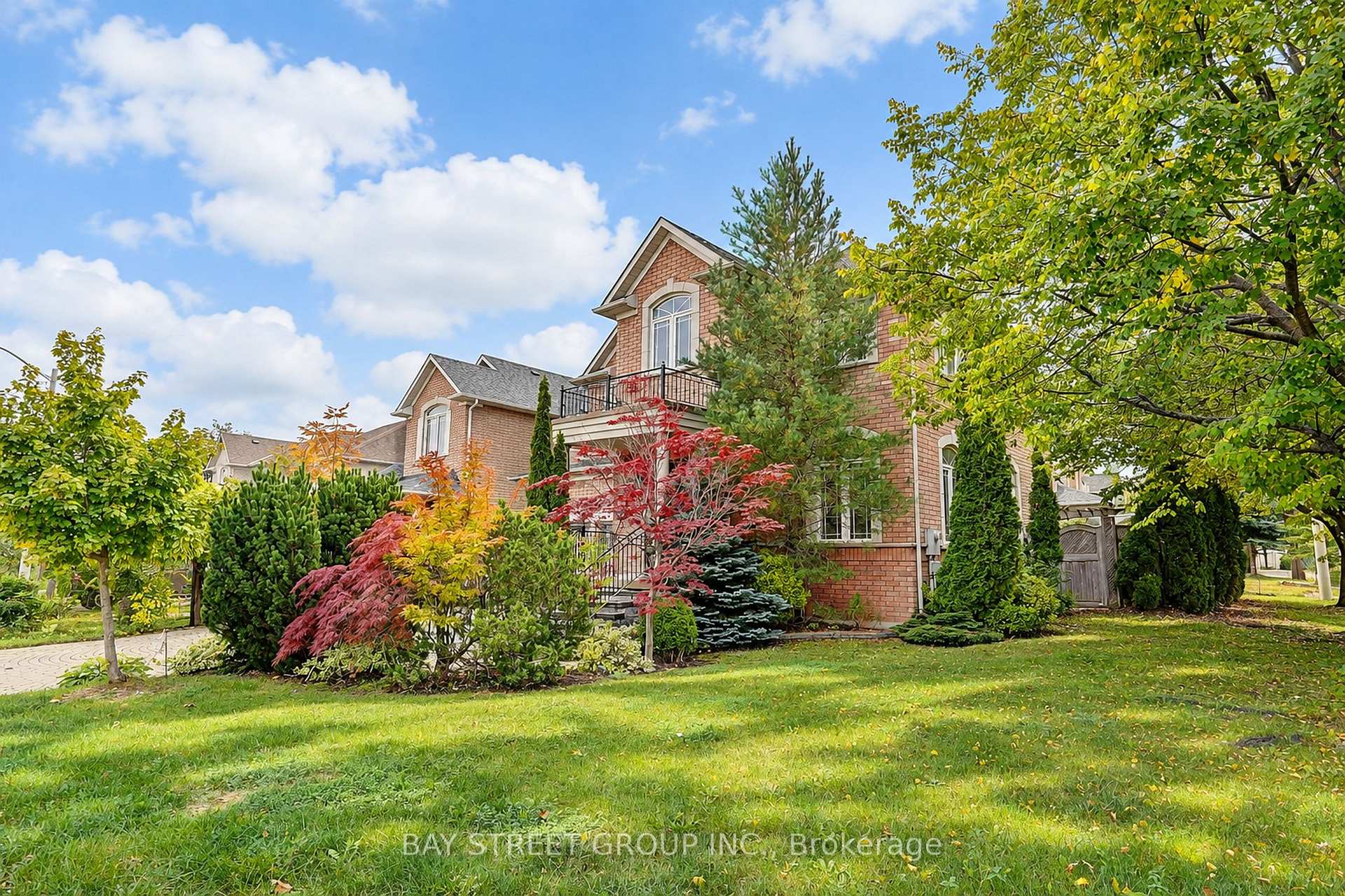 Photo 3 of 207 Farmstead Road, Richmond Hill, Rouge Woods — HOMEH
