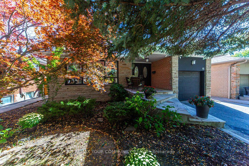 Photo 2 of 66 Decarie Circle, Etobicoke, Eringate-Centennial-West Deane — HOMEH