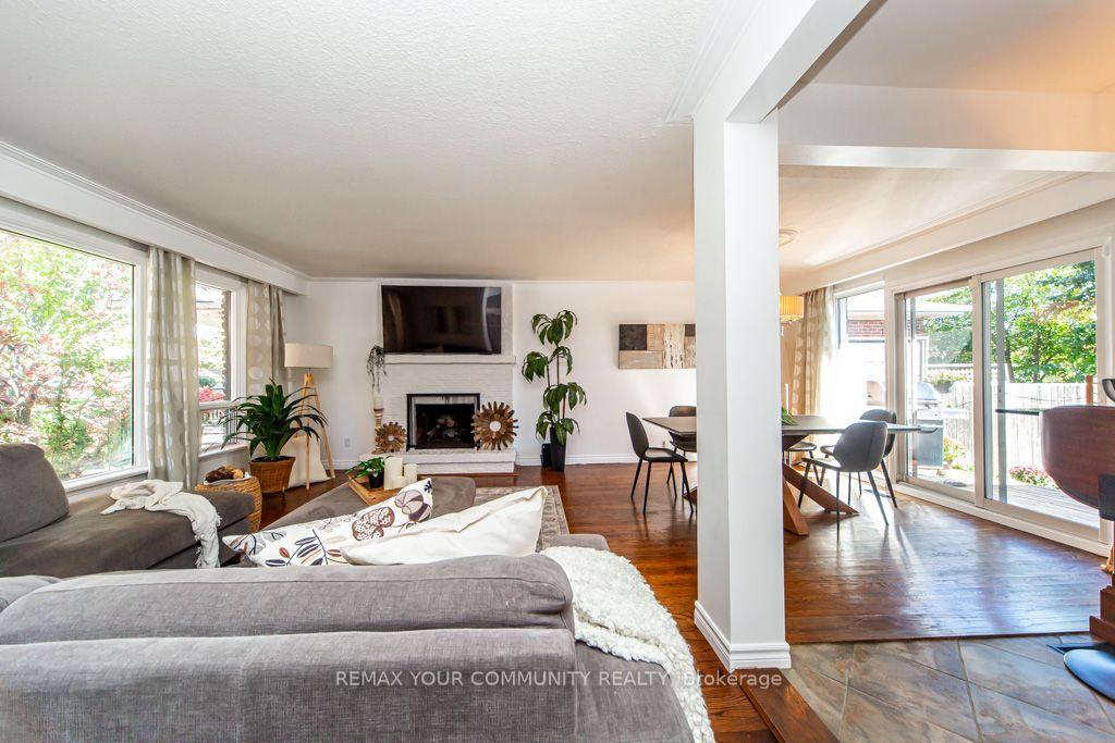 Photo 5 of 66 Decarie Circle, Etobicoke, Eringate-Centennial-West Deane — HOMEH