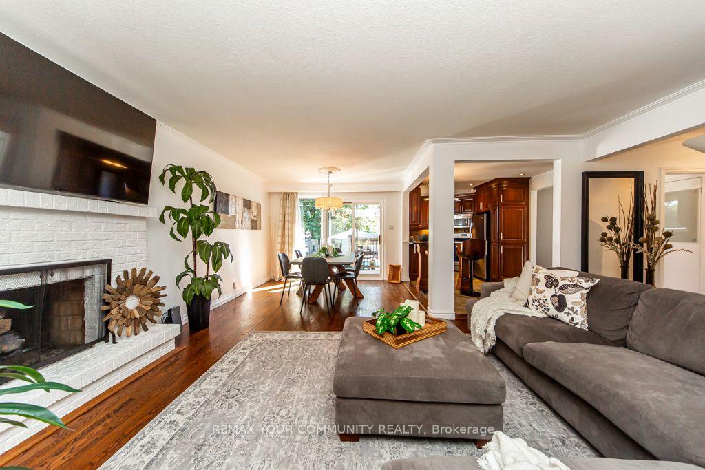 Photo 6 of 66 Decarie Circle, Etobicoke, Eringate-Centennial-West Deane — HOMEH