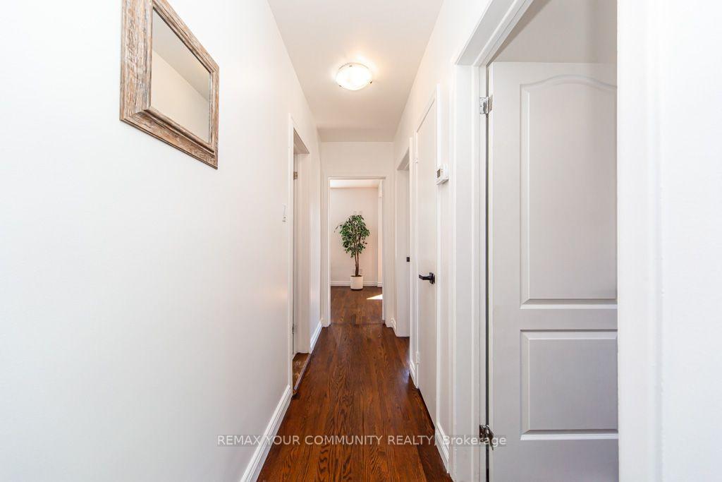 Photo 11 of 66 Decarie Circle, Etobicoke, Eringate-Centennial-West Deane — HOMEH