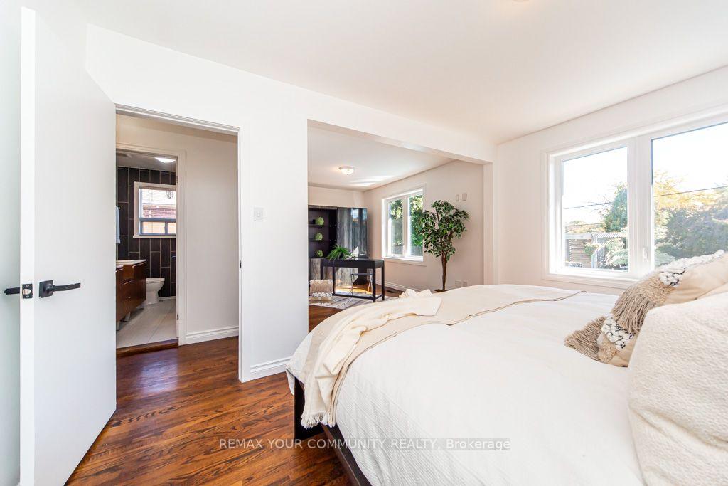 Photo 12 of 66 Decarie Circle, Etobicoke, Eringate-Centennial-West Deane — HOMEH