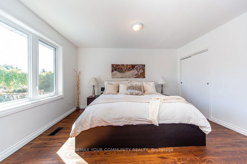 Photo 14 of 66 Decarie Circle, Etobicoke, Eringate-Centennial-West Deane — HOMEH